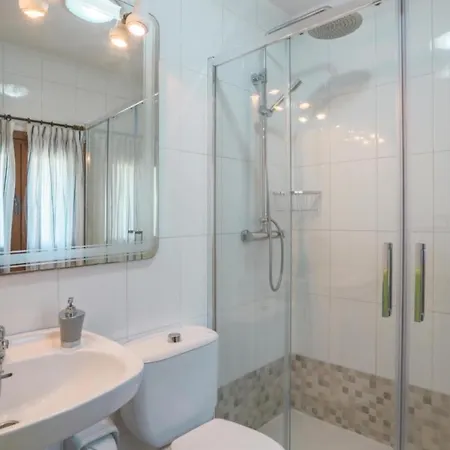 4 Bedroom Front In Prázdninový dům Raxo